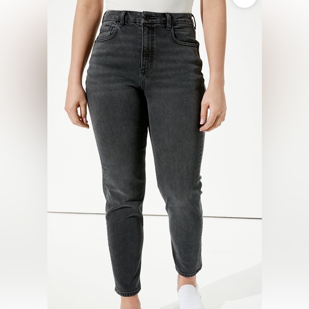Mom jeans American Eagle.